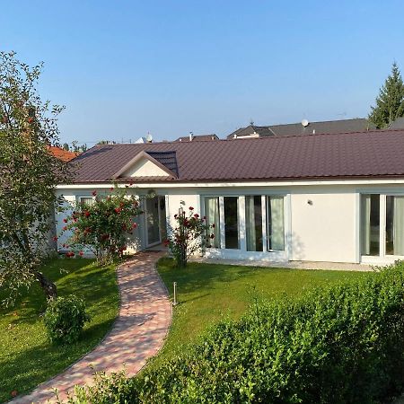 Pension Julia Banka Exterior photo